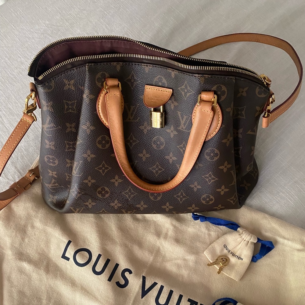 Authentic Louis Vuitton Rivoli MM - Picture 4 of 4